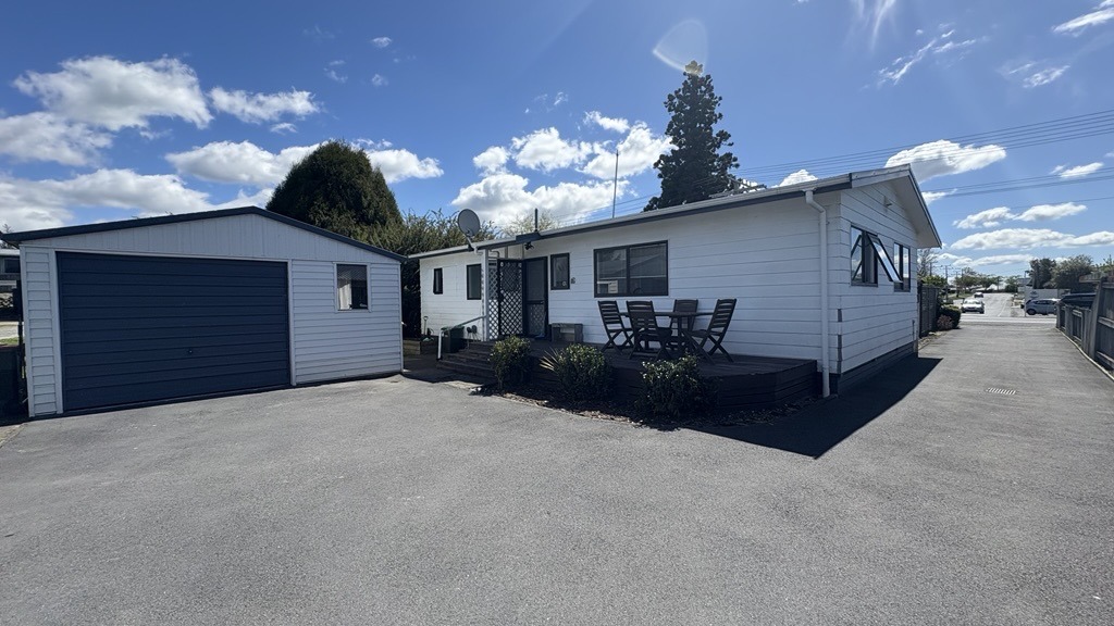 Charming Two-Bedroom Home Close to Town 2